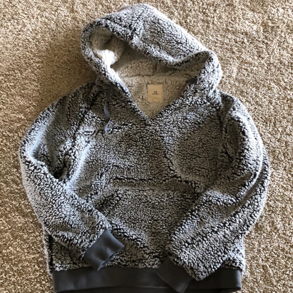Thread & Supply Sherpa thick and plush charcoal grey hoodie. Size small